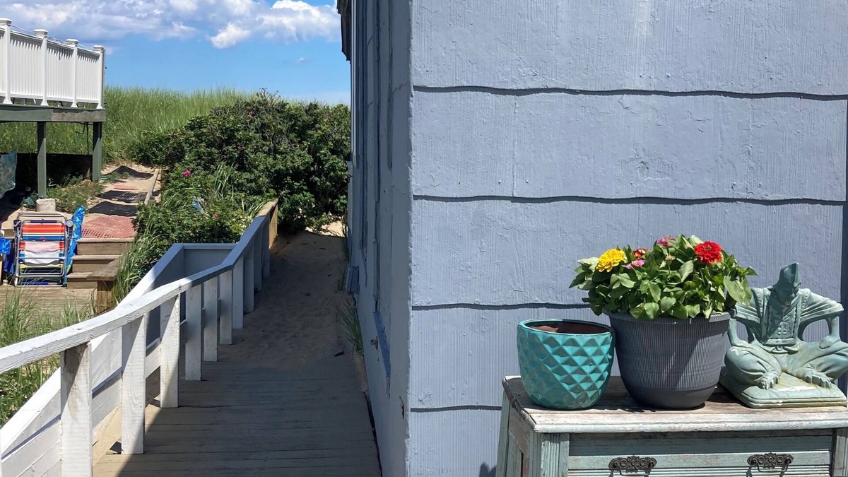 Salisbury Cottage | Charming 2-bedroom Oceanfront cottage with all amenties in fabulous Salisbury