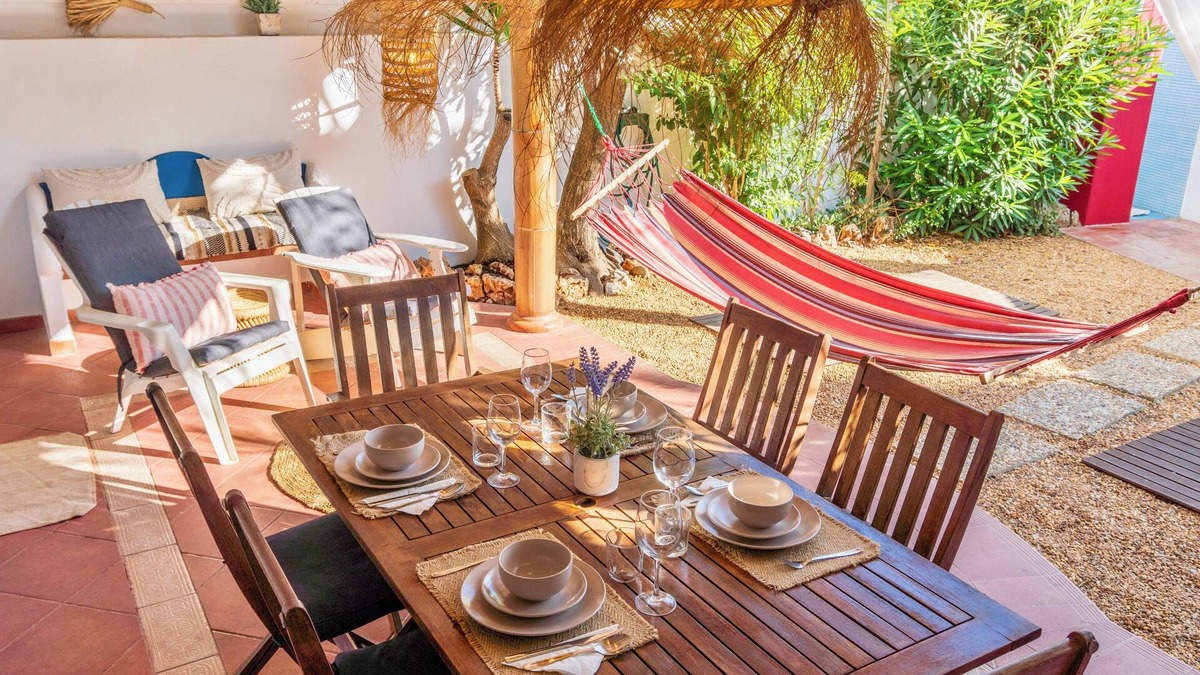 Santa Luzia Apartment | Charming 2-bedroom apartment in fantastic Santa Luzia with WiFi, AC
