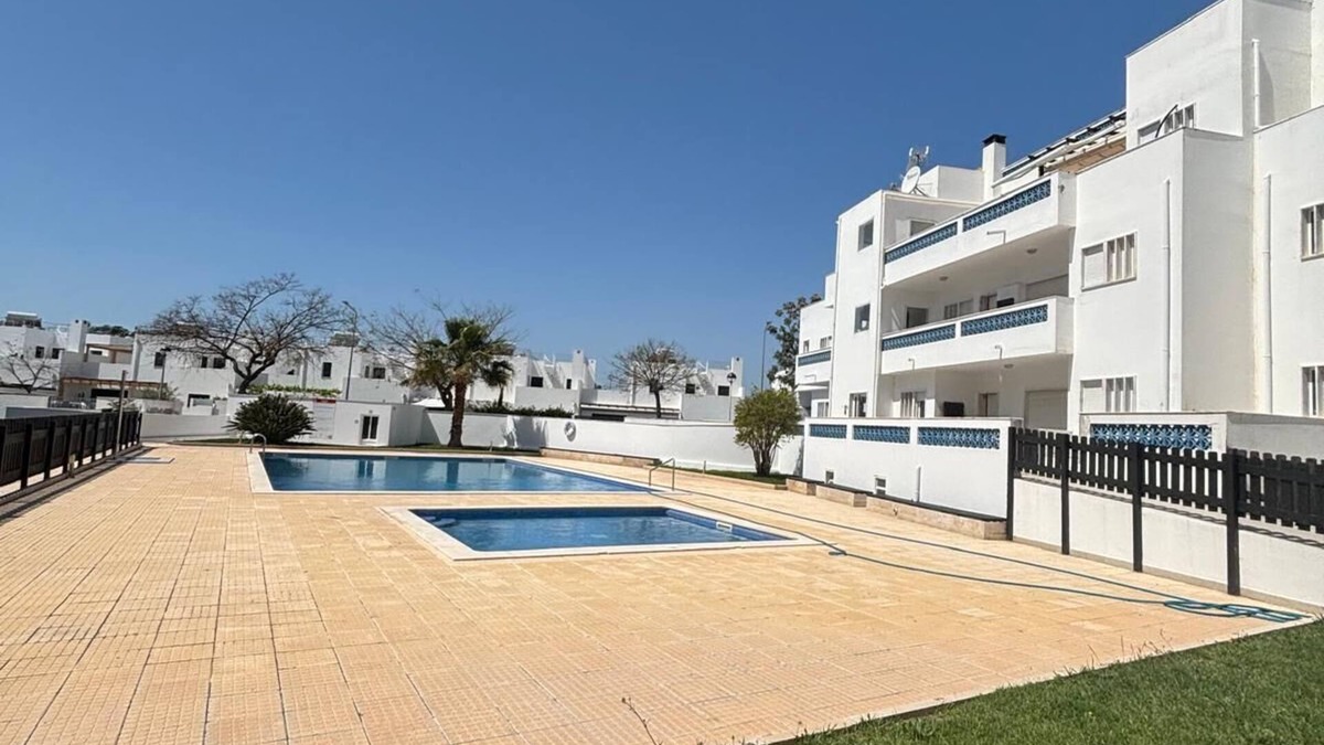 Santa Luzia Apartment | Charming 2-bedroom apartment in Santa Luzia with AC