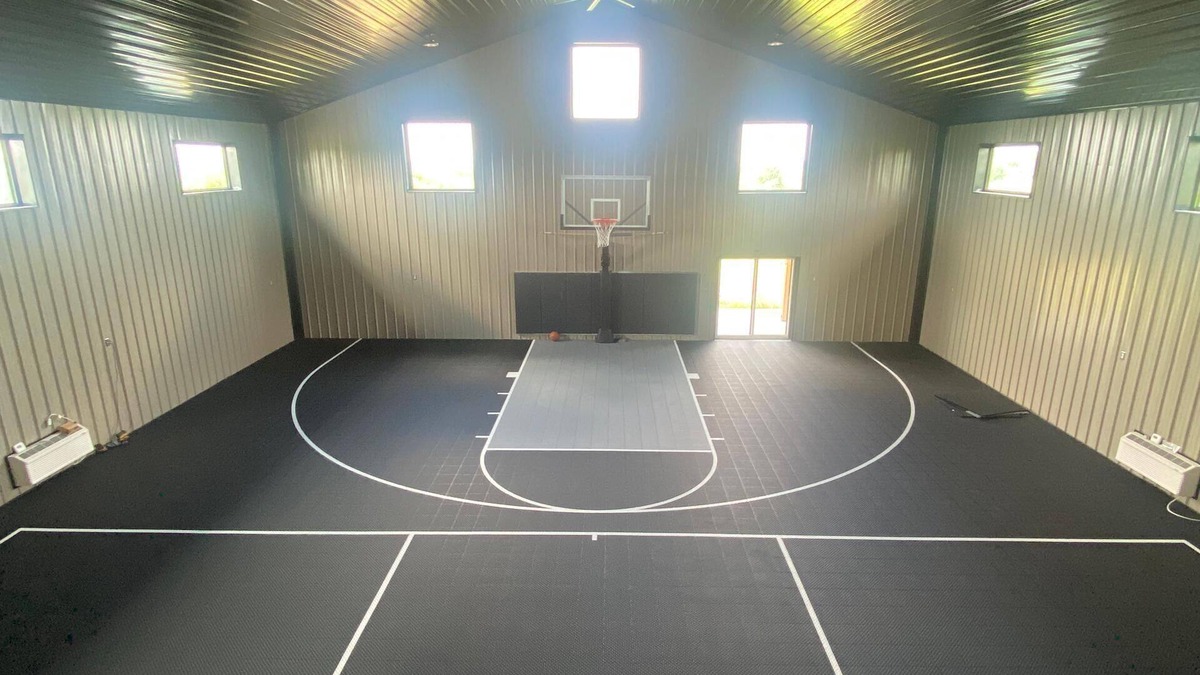 Martinsville House | Charming 2-bedroom Rec Center with basketball court in terrific Albany, MO.