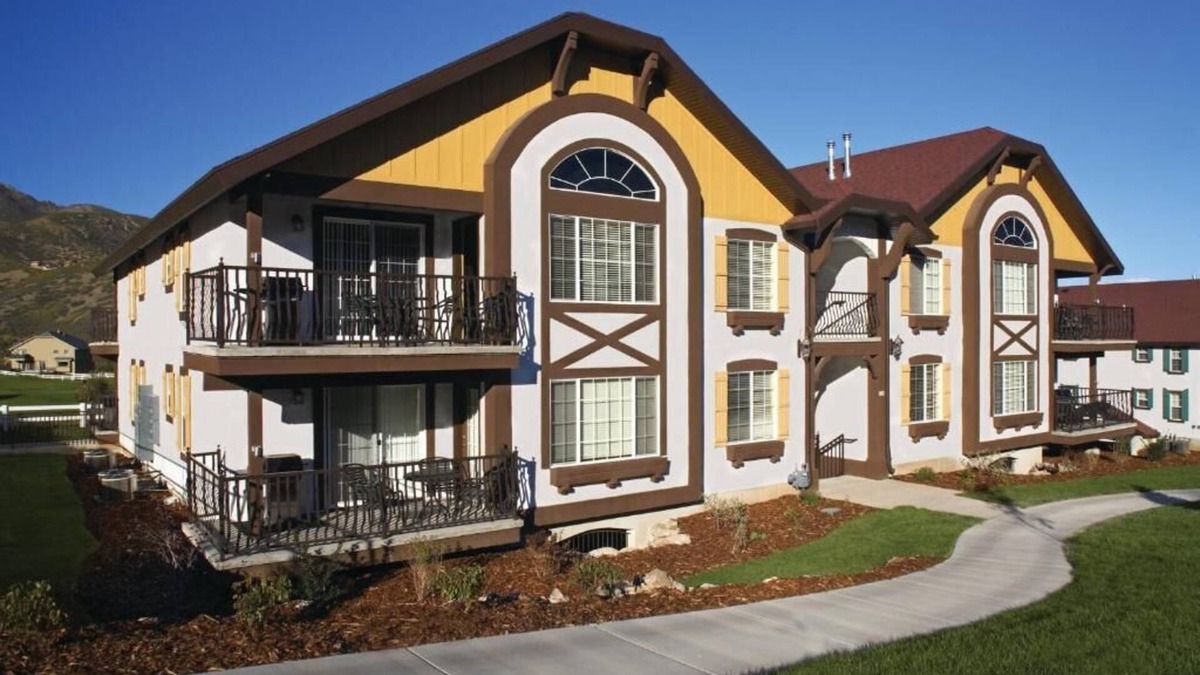 Midway Resort | Charming 2-bedroom resort in lovely Midway with gym, indoor pool and more.