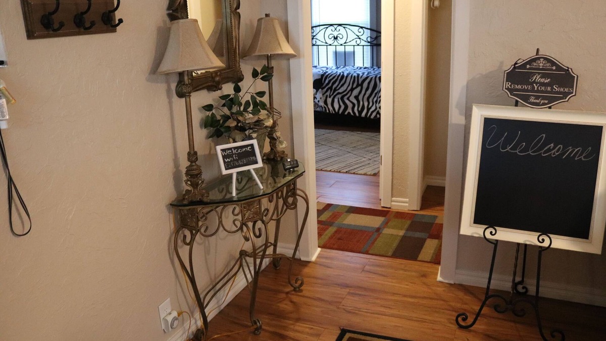 Tulsa House | Charming 2 bedroom Retreat minutes from Downtown