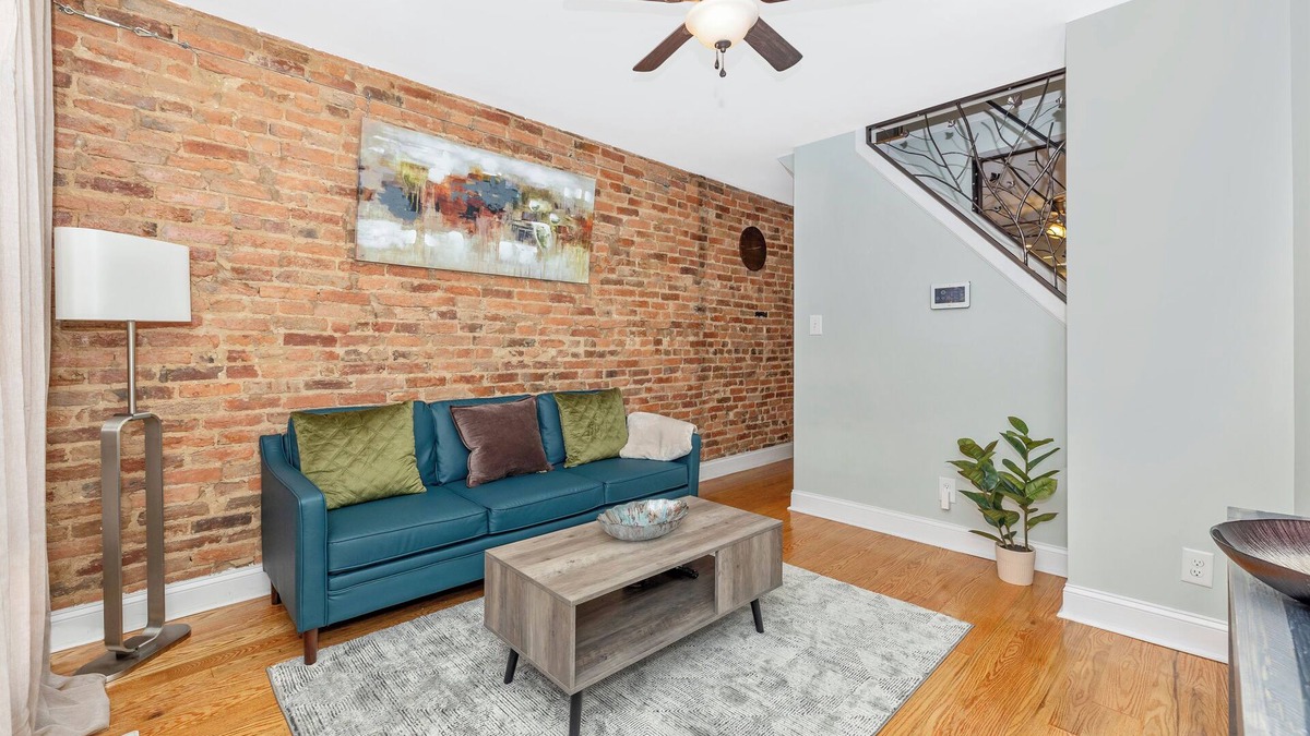 Frederick House | Charming 2-bedroom row house in Historic Downtown Frederick