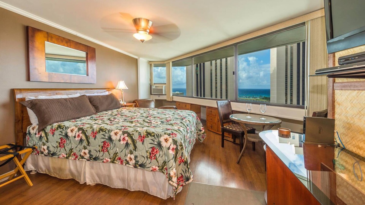 Waikiki Condo | Charming 2-bedroom separate entry condos in fabulous Honolulu with Free Parking