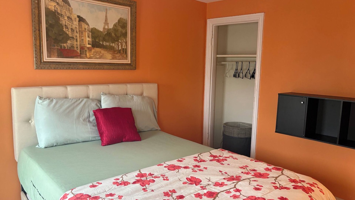 Wilmington House | Charming 2-bedroom townhome in Wilmington with WiFi, close to riverfront.