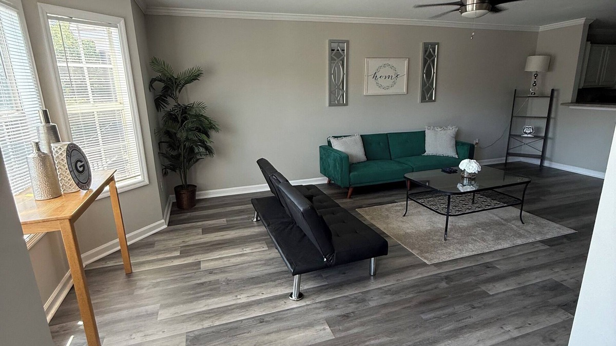 Athens House | Charming 2-bedroom townhome in marvelous Athens with AC
