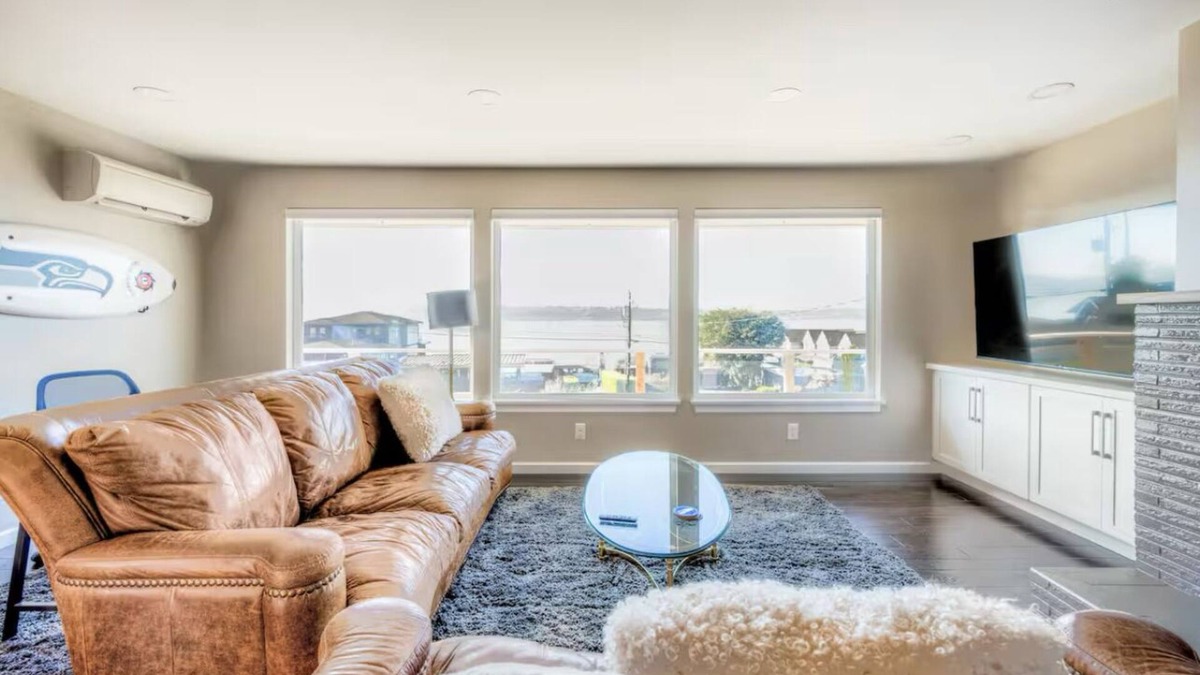 Tacoma House | Charming 2-bedroom unit with WiFi, AC with amazing Puget Sound view in Tacoma