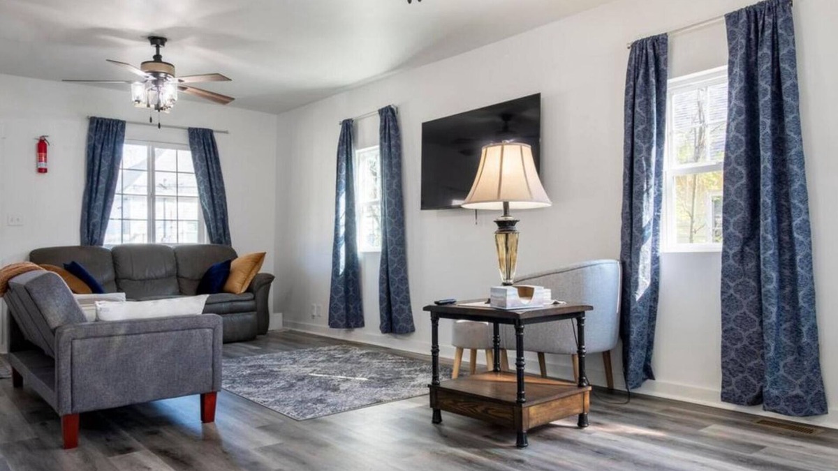 Bloomington House | Charming 2-bedroom house with AC, WiFi in delightful Bloomington