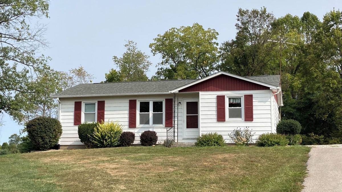 Bloomington House | Charming 2-bedroom house with WiFi, AC in brilliant Bloomington