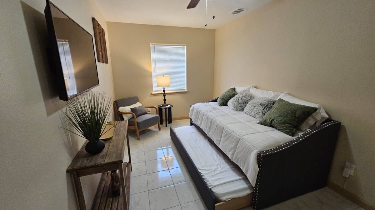 Mitte Cultural District Apartment | Charming 2-bedroom apartment in awesome Brownsville with WiFi, AC