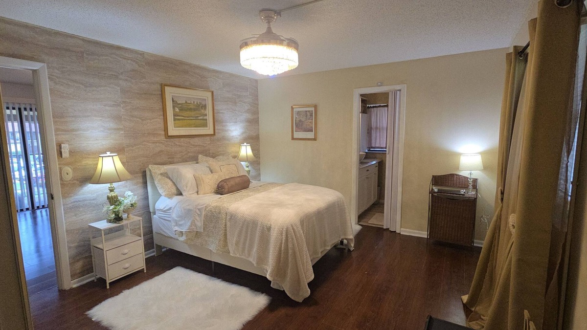 Fort Pierce Condo | Charming 2-bedroom condo - 5 min from beach, with WiFi, AC, and Inside Laundry