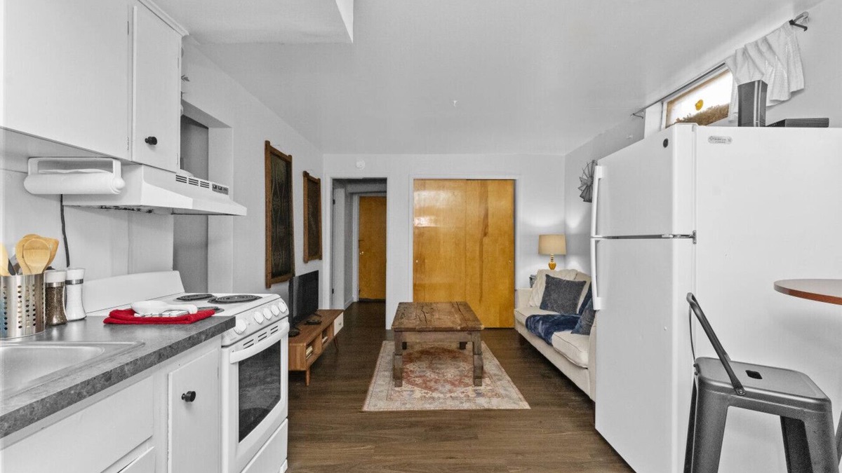 Great Falls Apartment | Charming 2 Bedroom Apartment