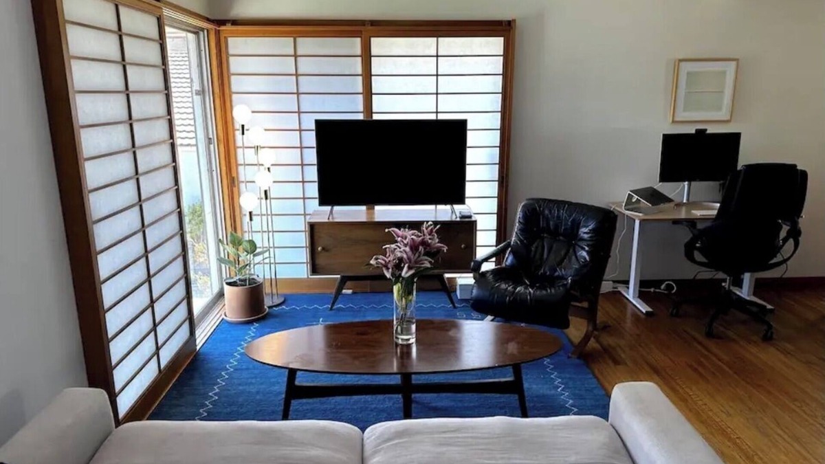 Silver Lake House | Charming 2-bedroom house with WiFi, AC in Los Angeles. 1,000 sq feet.