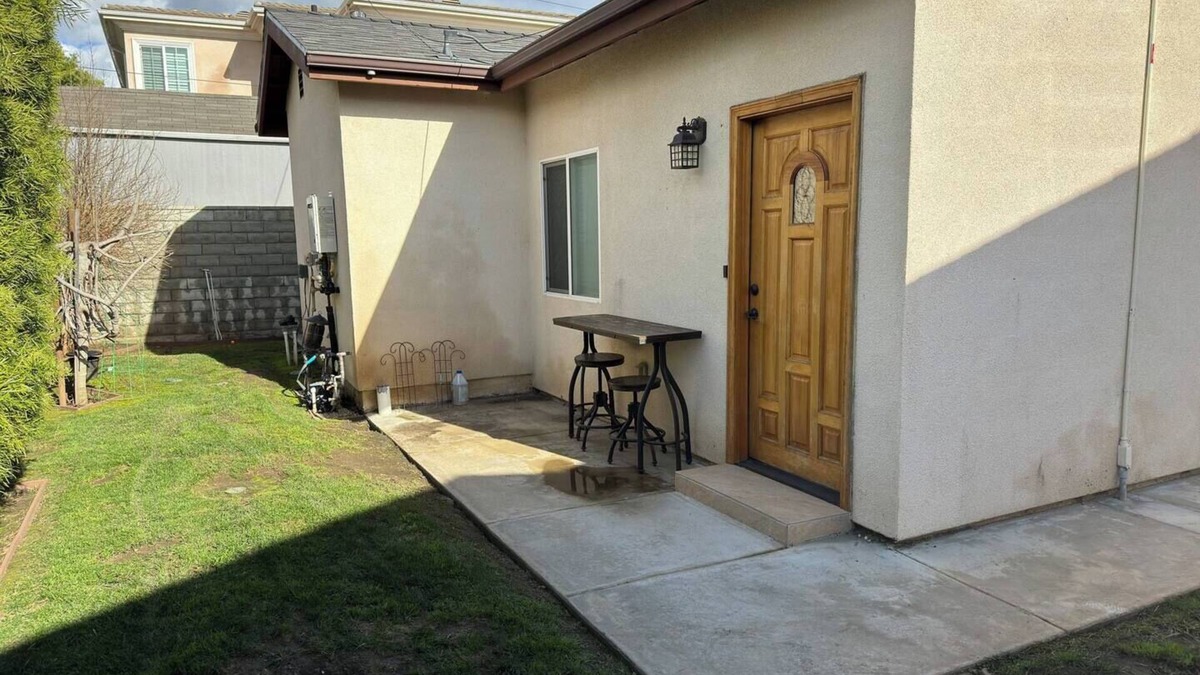 Mar Vista House | Charming 2-bedroom house with WiFi, AC, and laundry in vibrant Mar Vista
