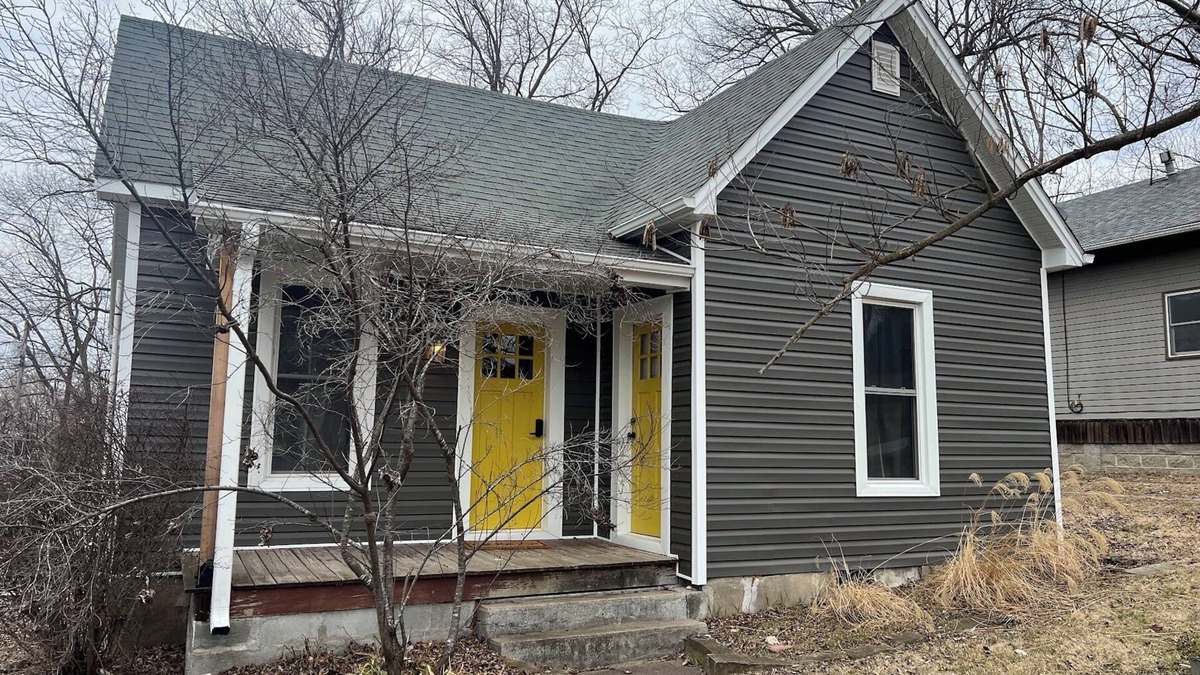 New Franklin House | Charming 2-bedroom bungalow. Just 750 feet from the Katy Trail!