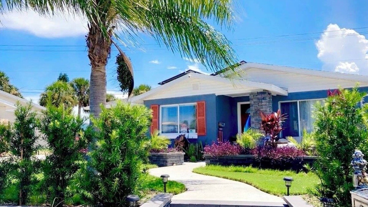 Oceanside Estates House | Charming 2-bedroom house in marvelous Ormond Beach with WiFi, AC. Great getaway!