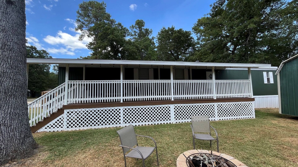 Pointblank Cabin | Charming 2-bedroom 2-bath cabin in Point Blank with lake access
