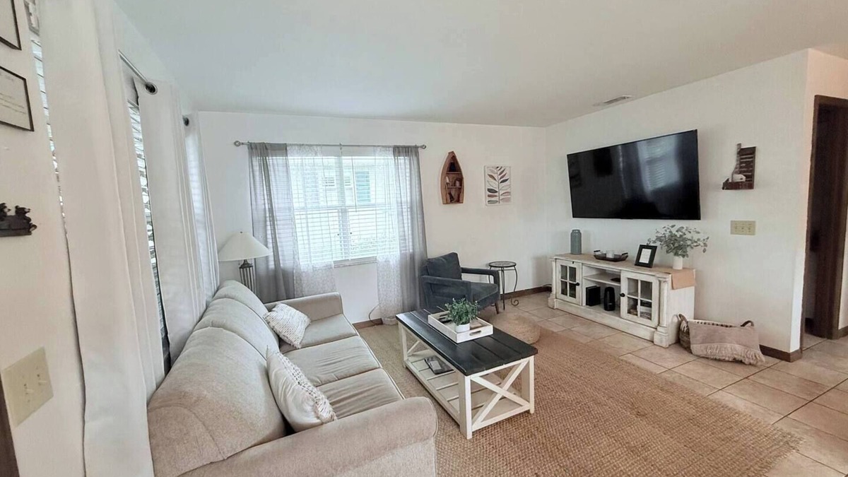 Salt Springs Cottage | Charming 2-bedroom cottage on a Lake Resort in Salt Springs