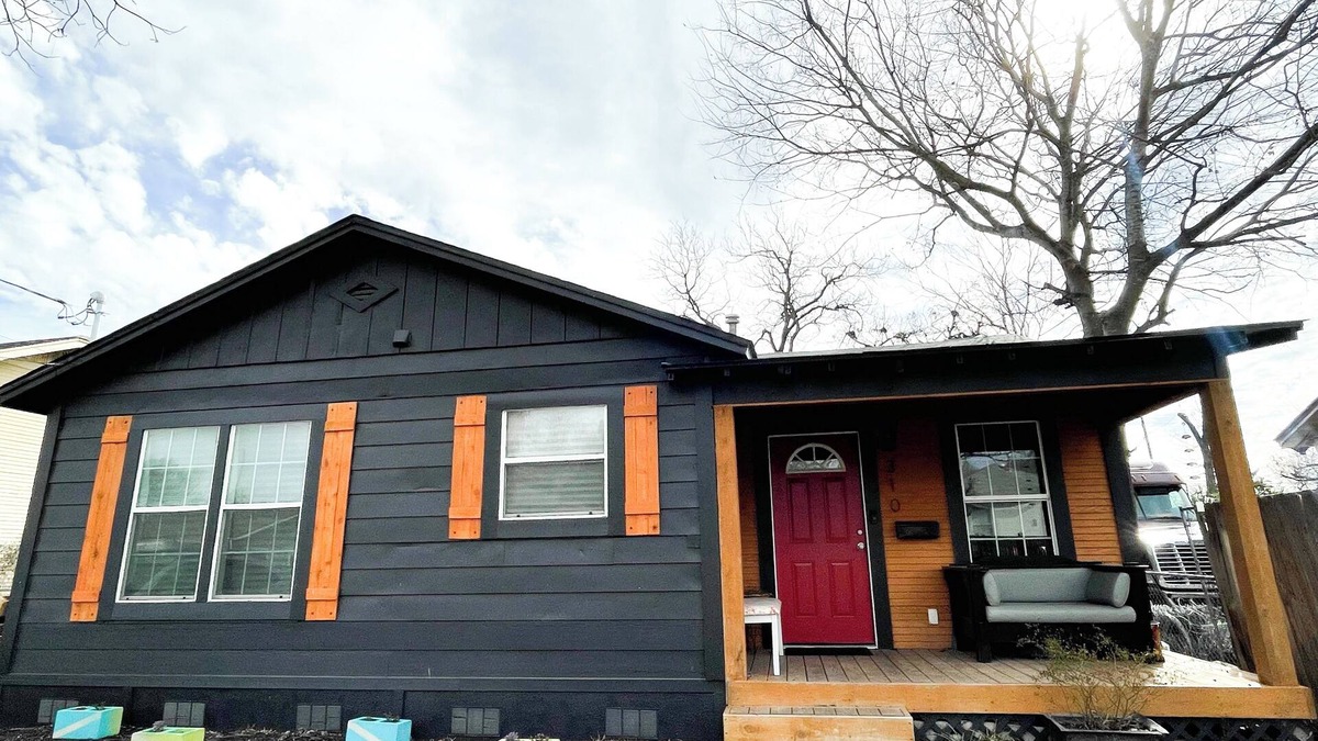 Southside House | Charming 2-bedroom house south of downtown San Antonio
