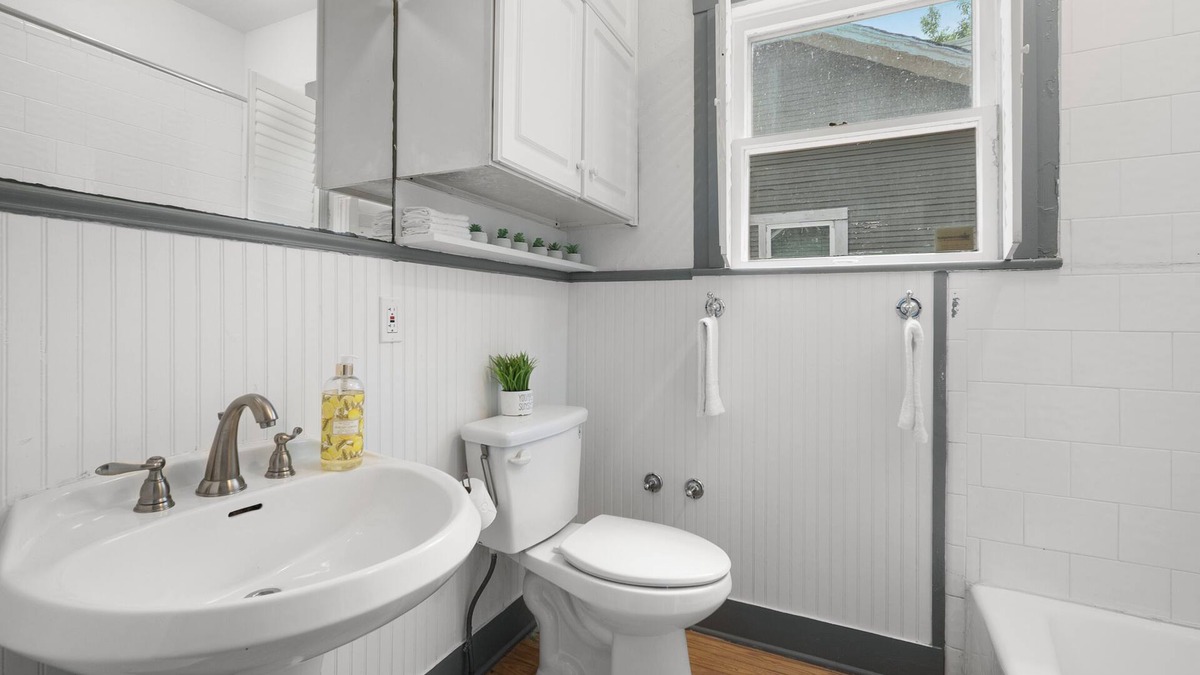 Highland Park House | Charming 2-bedroom house in fabulous San Antonio with AC