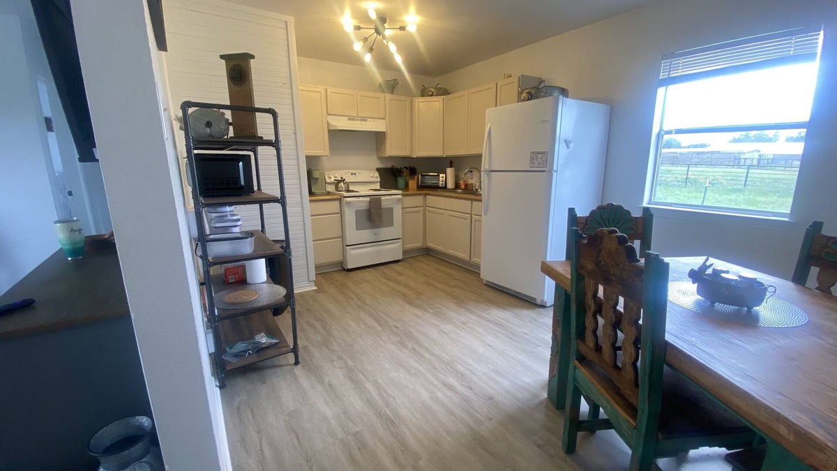 Paluxy Cabin | Charming 2 bedroom/1bath ranch bunk house located just outside Stephenville.