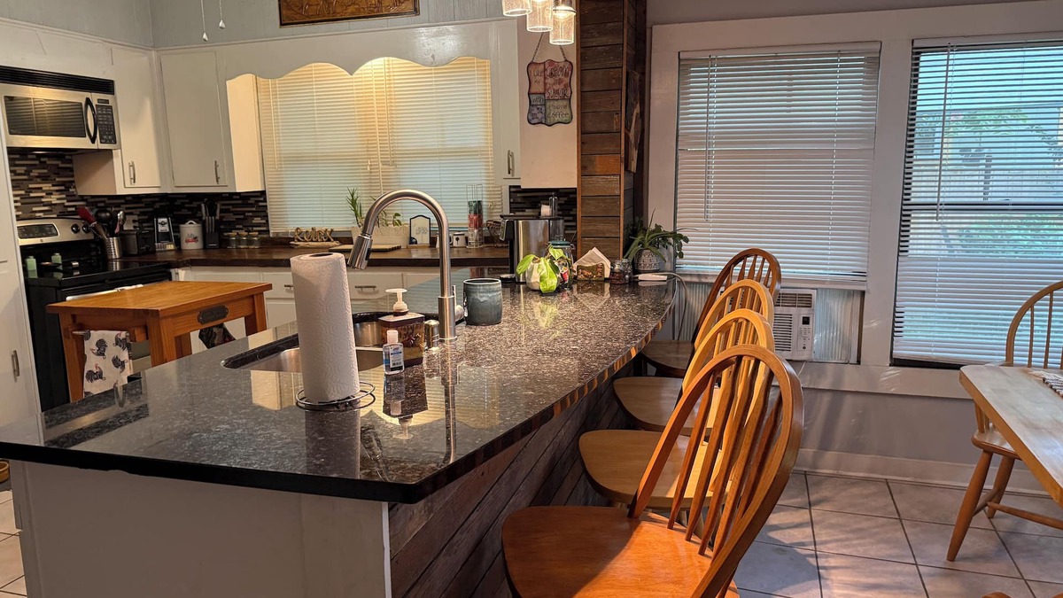 Warrenville Cottage | Charming 2-bedroom cottage 3 miles from Historic downtown Aiken!