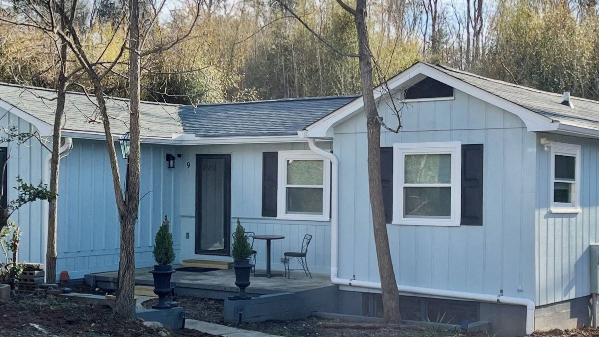 Weaverville House | Charming 2-bedroom house in pleasant Weaverville with AC
