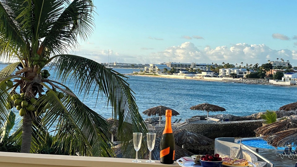 Pelican Key Villa | Charming 2-bedroom villa with AC, WiFi, stunning ocean views