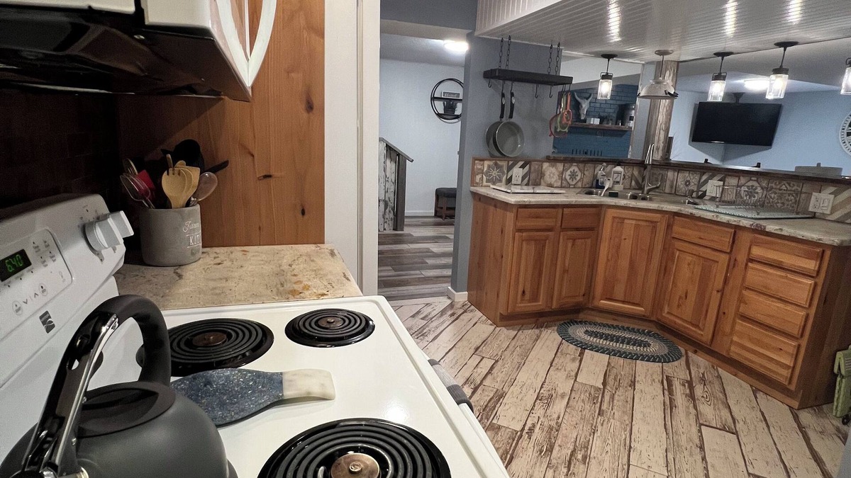 Howard Villa | Charming 2-bedroom villa with WiFi, AC close to Salida Colorado!