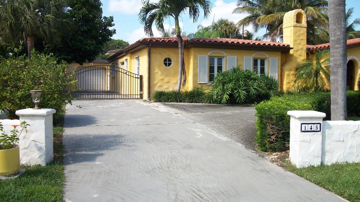 Boca Raton House | Charming 2 BR, 3 bath Boca Home , Close walk to beach, Heated Pool
