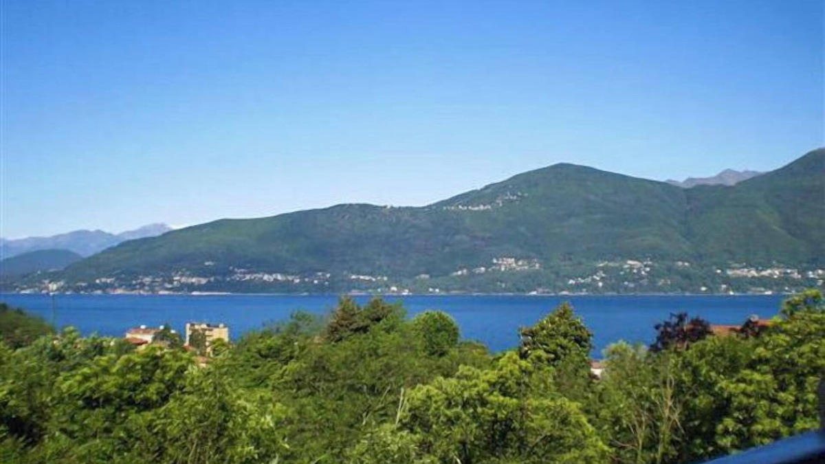 Porto Valtravaglia Apartment | Charming 2-room apartment with balcony & beautiful lake view