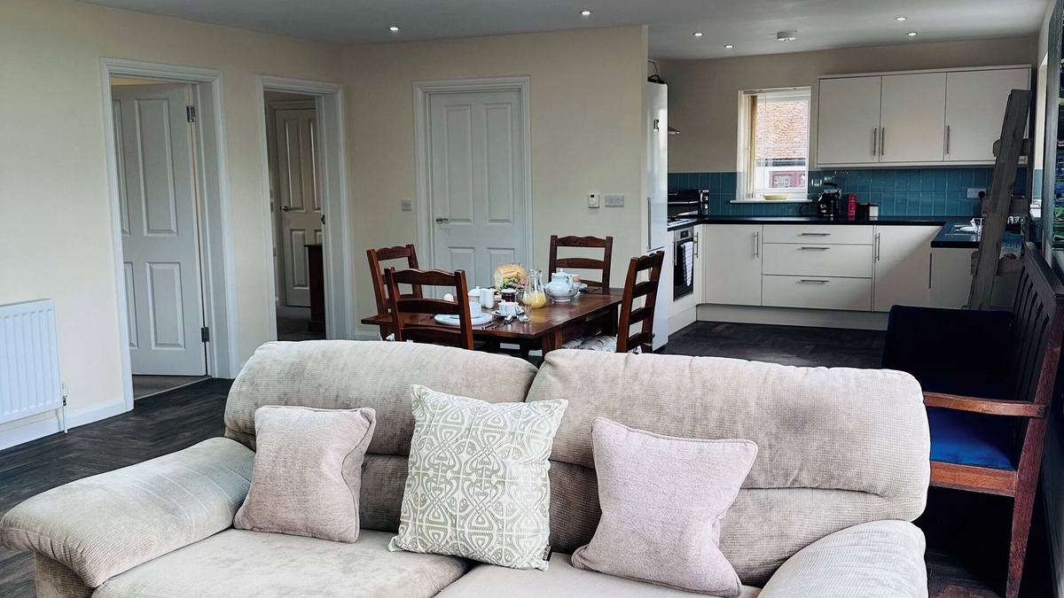 Maidstone House | Charming 2BD Country Bungalow on Working Farm in Kent Countryside