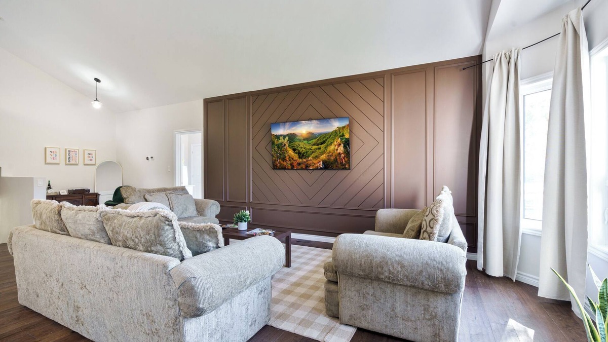 Fenelon Falls Apartment | Charming 2Bdrm Stay in the Hear of Fenelon Falls | Walk to Lake Cameron