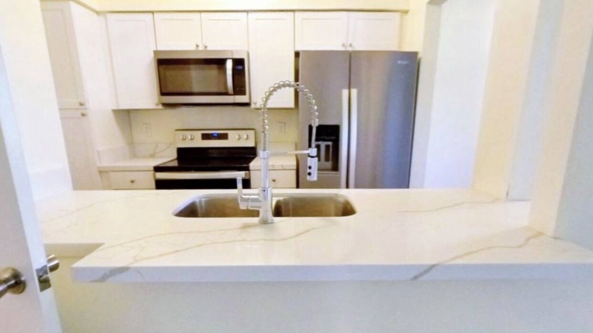 West Park Community Apartment | Charming 2bedroom apartment with WiFi,AC and park view in delightful Bakersfield
