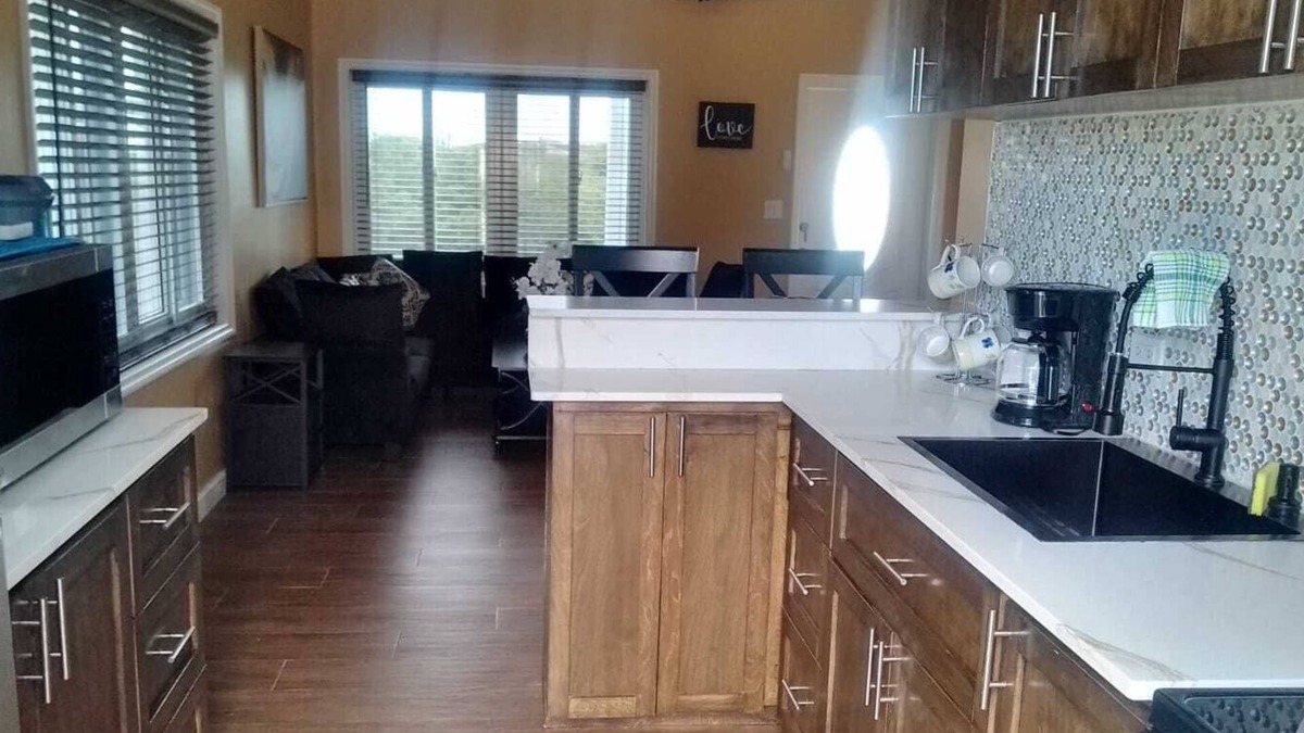 Tar Bay Cottage | Charming 2bedroom cottage with AC, WiFi,Two-minute walk to beach.Island getaway!