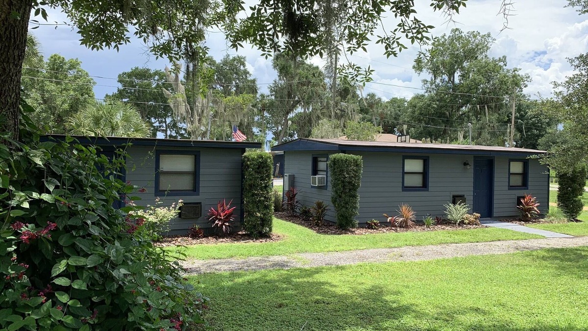 Lake Wales Cabin | Charming 2BR/1BA Cabin at Lakeside Resort