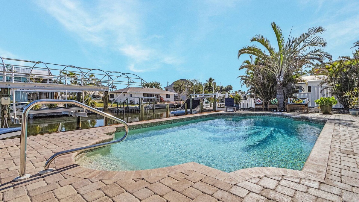 Saint James City House | Charming 2BR/2BA Pet-Friendly Home with Pool in St. James City!