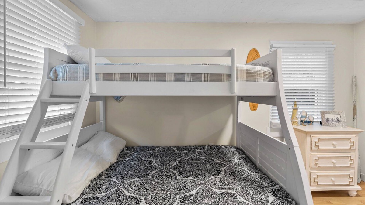 Falmouth Cottage | Charming 2BR Coastal Cottage – Walk to Surf Drive Beach & Downtown!