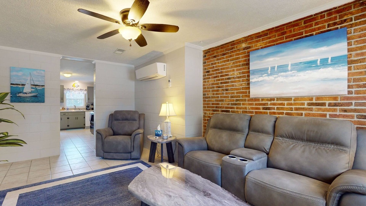 Wilmington House | Charming 2BR Duplex with high speed internet and close to local attractions