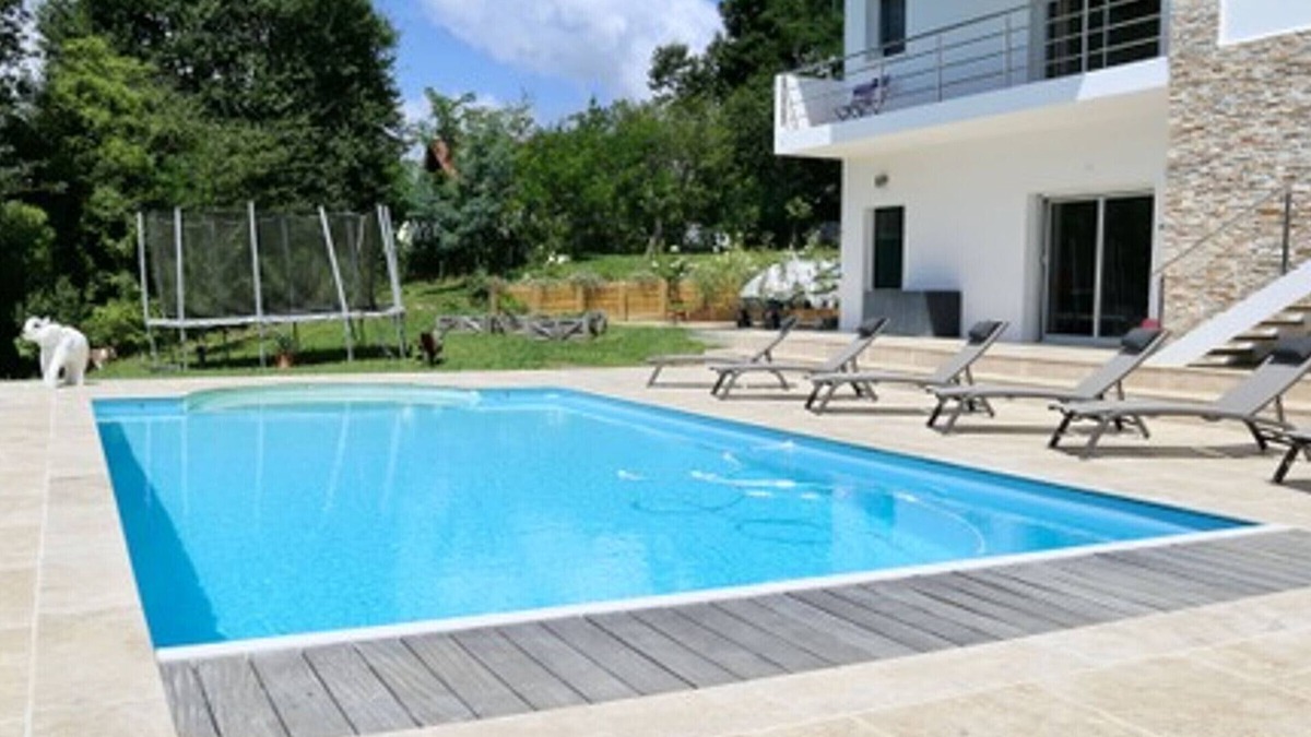 Urt Apartment | Charming 2BR Garden Apt with Pool Access near Basque Coast & Bayonne