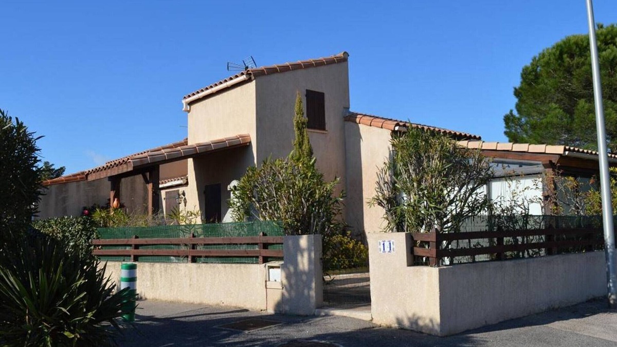 Saint-Cyprien Plage House | Charming 2BR Villa with Terrace, A/C, Pool Access, Near Beach