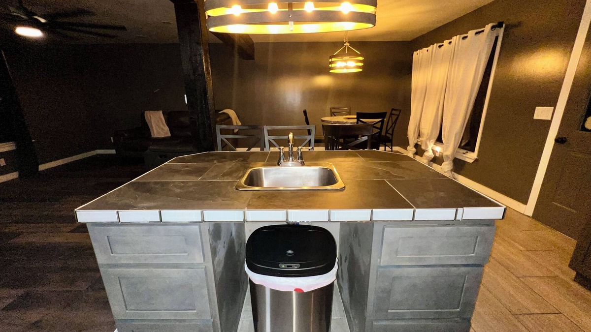 Town of Aurelius House | Charming 3-Apt in a house in fabulous Auburn with AC, WiFi.