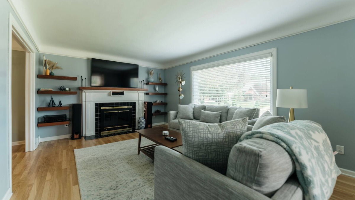 Grosse Pointe House | Charming 3-bedroom house with WiFi, AC in beautiful Grosse Pointe Park