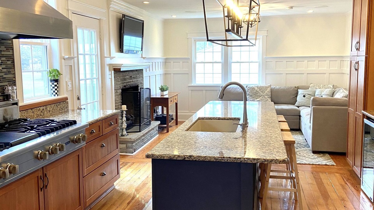 Skaneateles House | Charming 3 Bdrm Home-Less than 1 mile from Village of Skaneateles-with Parking
