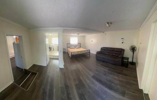 Goodlettsville House | Charming 3-Bed, 1,5 Bath Home - Entire Space Just for You!