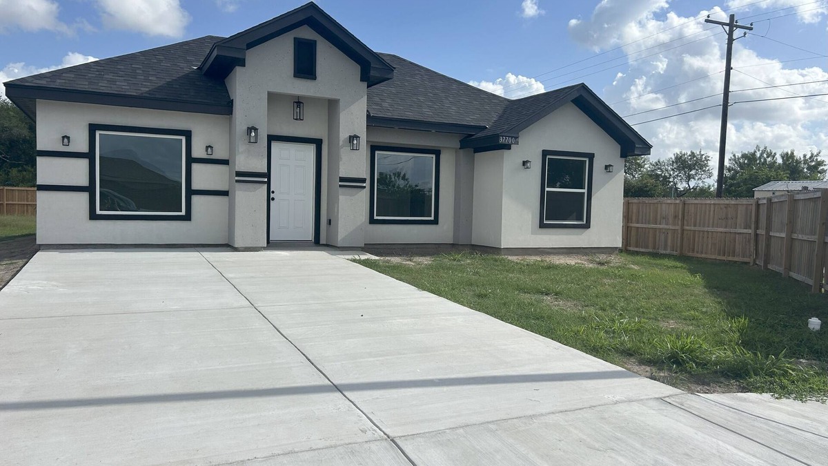 Brownsville House | Charming 3-bed 2 Bath Home near Airport and South Padre Island