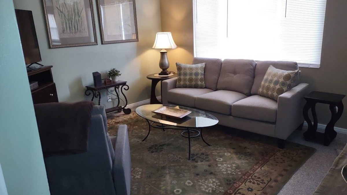 Ogden Condo | Charming 3 bed/2 bath condo with Central AC/Heat & 2 car garage.