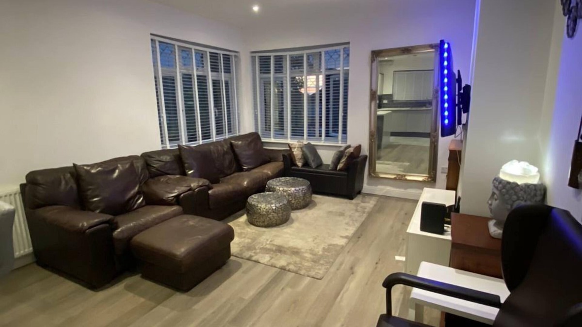 Fryent Apartment | Charming 3-Bed Apartment in London
