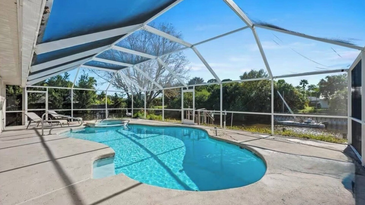 Port Saint Lucie House | Charming 3-bed house in Port St. Lucie with pool on the canal connected to ocean