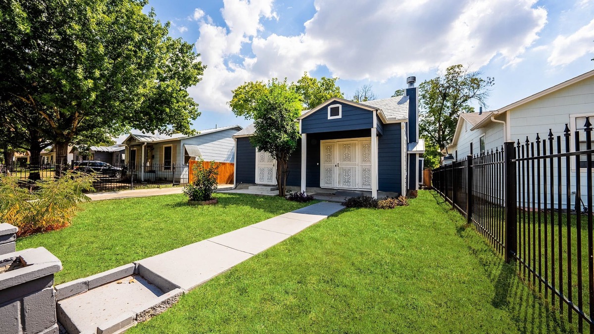 Highland Park House | Charming 3 Bed Home in the Heart of San Antonio